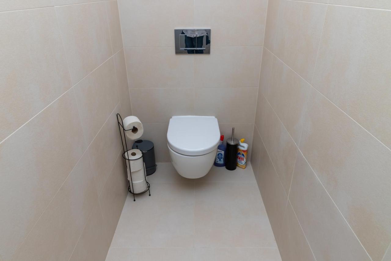 Maureen Lovely 2 Bedroom Unit With Community Pool Bécs Kültér fotó