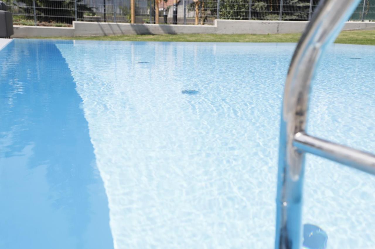 Maureen Lovely 2 Bedroom Unit With Community Pool Bécs Kültér fotó