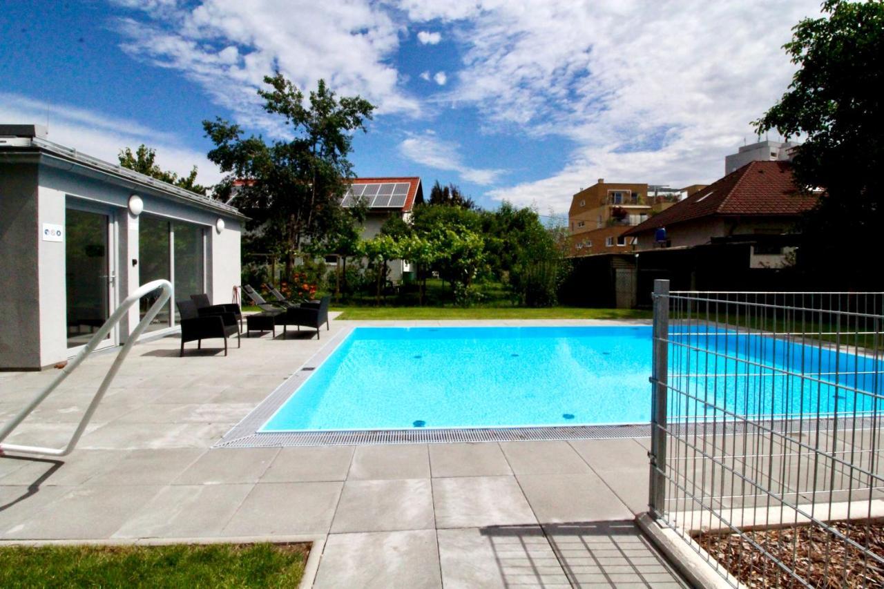 Maureen Lovely 2 Bedroom Unit With Community Pool Bécs Kültér fotó